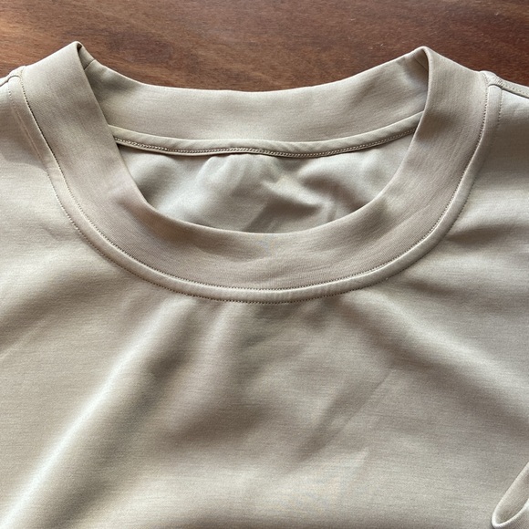 Lululemon Softstreme Crop Sweatshirt Tan M/L - Picture 2 of 12